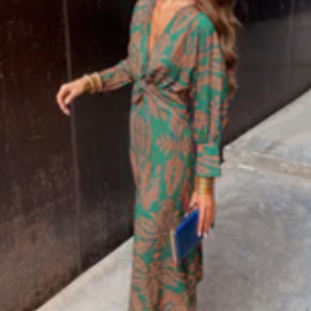 New without tags- deep v plunge long sleeve midi dress - Picture 2 of 4